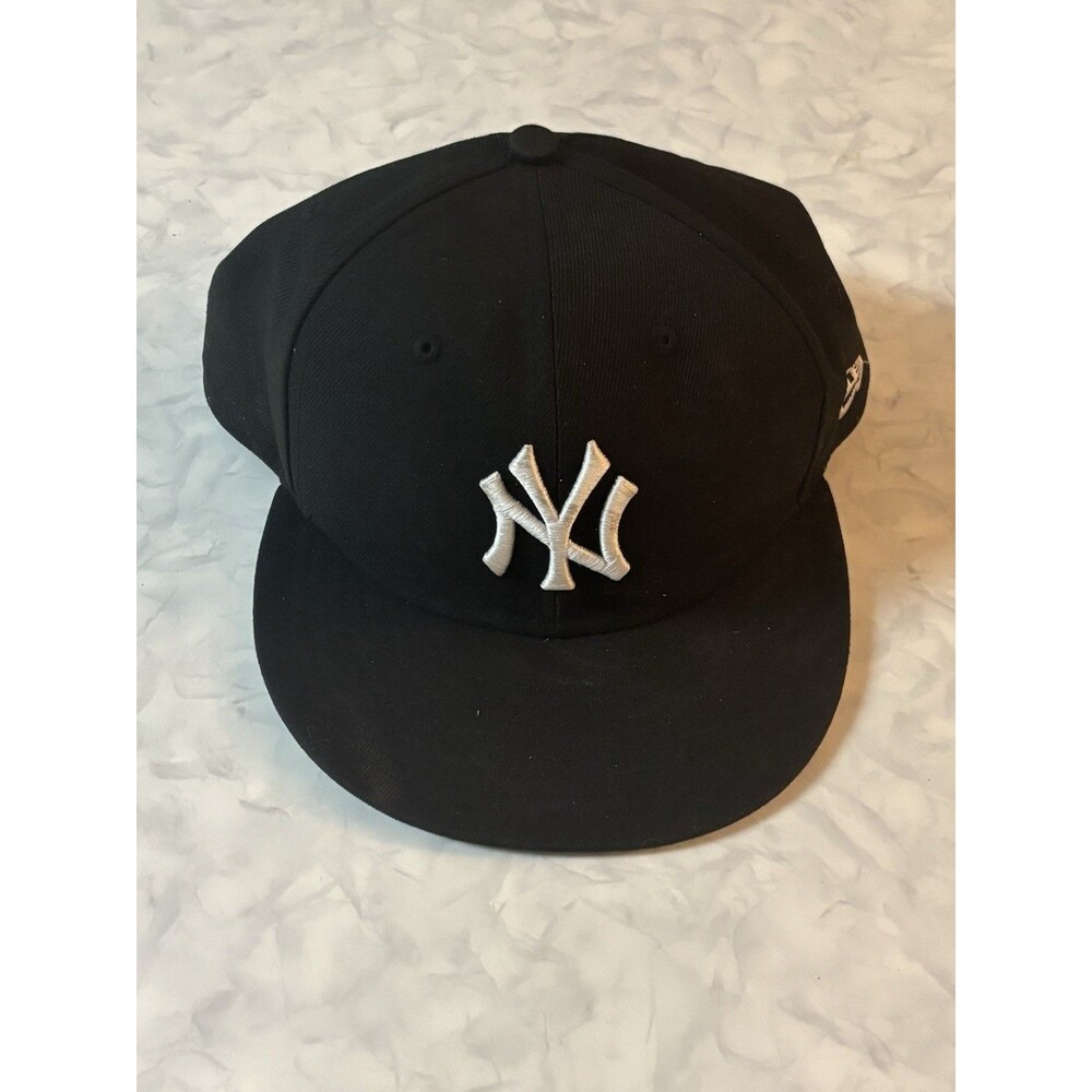 New Era 59FIFTY NY Yankees Fitted Hat Size 7 5/8 Black On Black MLB Cap 5950